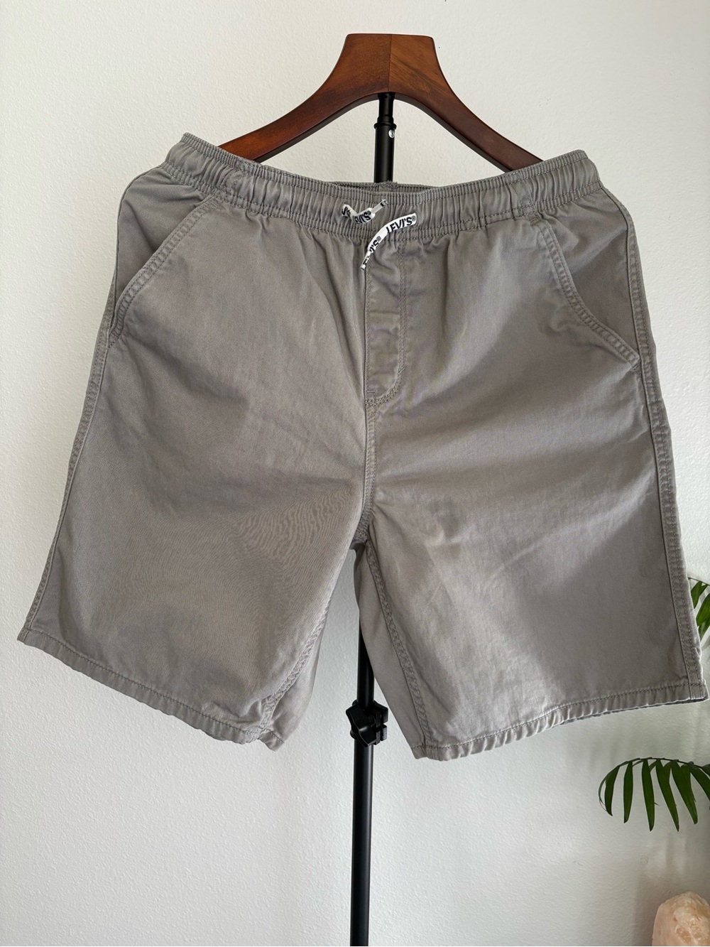 Levi's boy’s Light Gray Elastic-Waist Drawstring Shorts XL